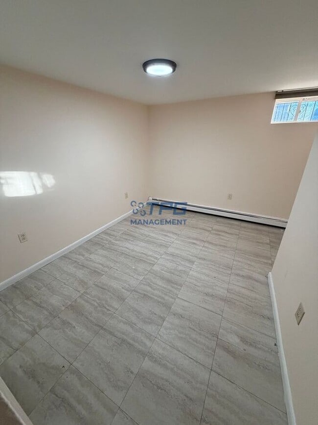 Building Photo - 565-567 North 4th Street-Basement