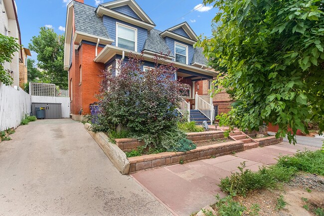 Building Photo - Charming Capitol Hill private basement apa...