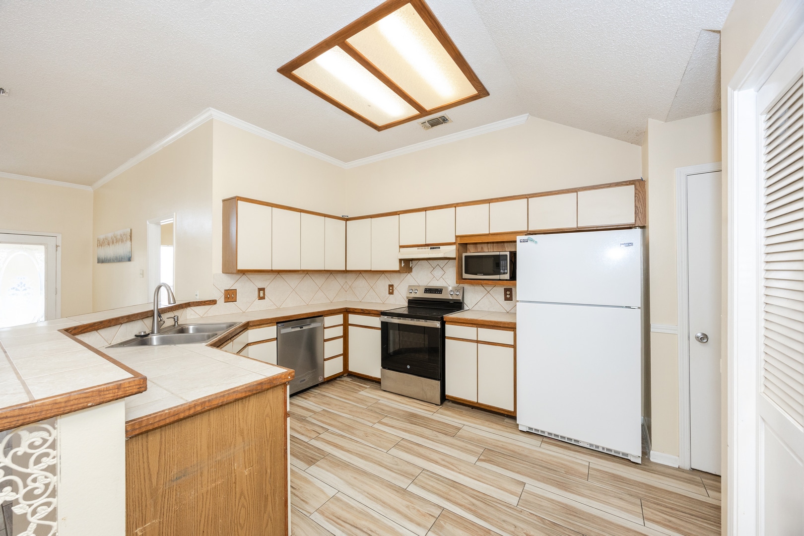 Building Photo - 13442 S Fairview Ave