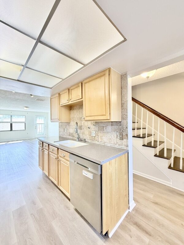 Building Photo - 2131 Ridge Rd