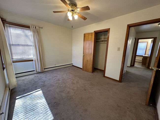 Building Photo - 2030 E Norwich Ave