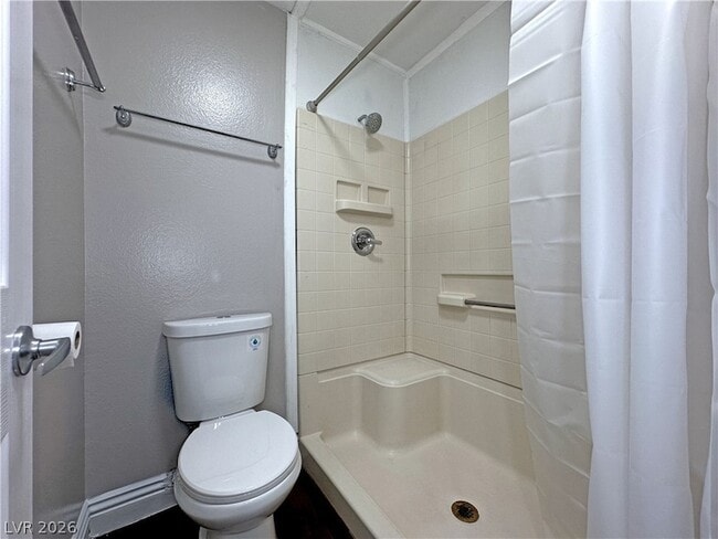 Building Photo - 2414 La Casa Dr