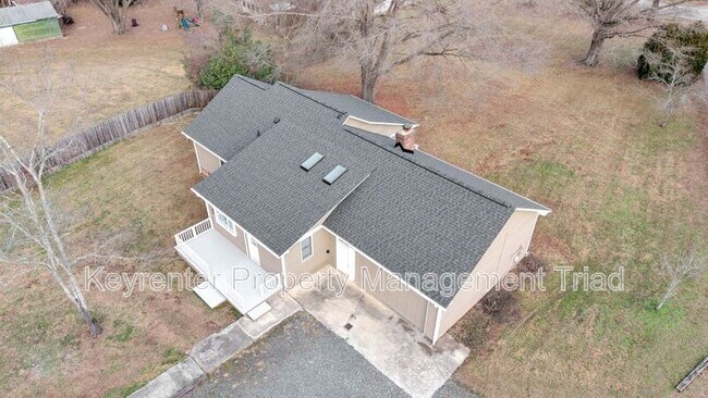 Building Photo - 3959 Lewiston Rd