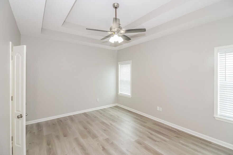 Building Photo - 70 Penny Ln