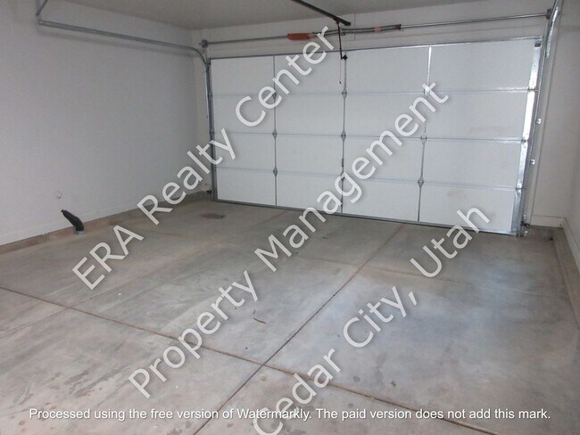 Building Photo - ** Move-in Discount ** 3 bed 2.5 bath - Newer townhome in the heart of Cedar City
