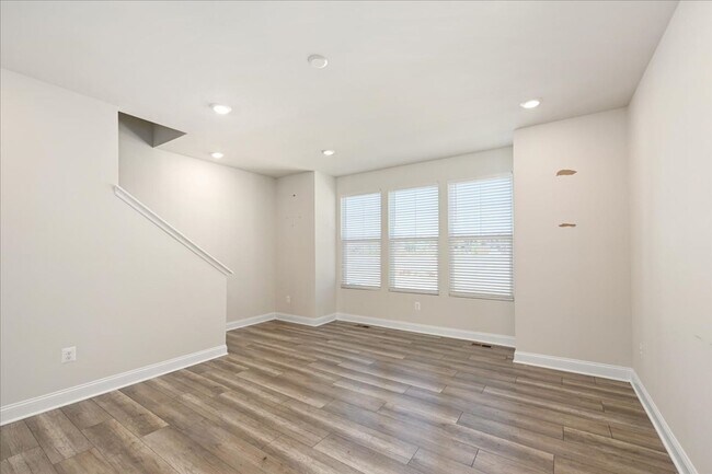Building Photo - 1 month free with 24-month lease! Attracti...