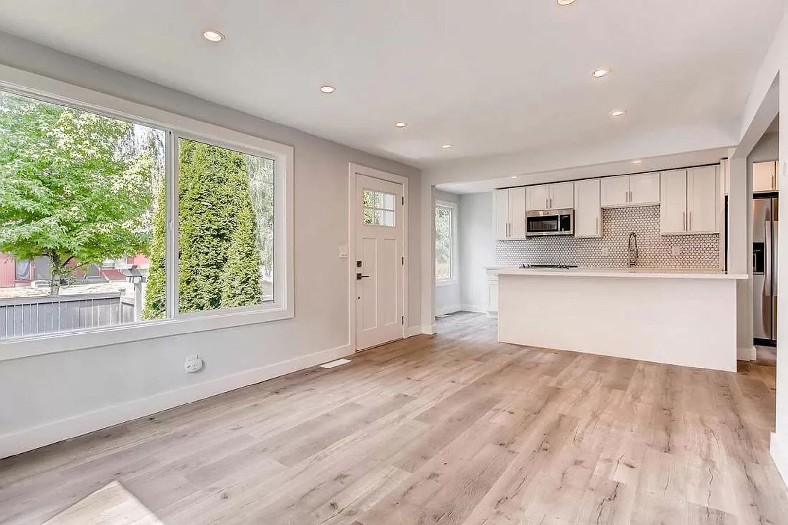 Building Photo - Great Location!!!!