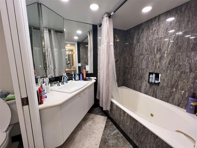 Building Photo - 4100 Galt Ocean Dr