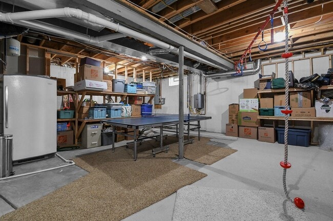 Building Photo - 5464 Sandy Dr