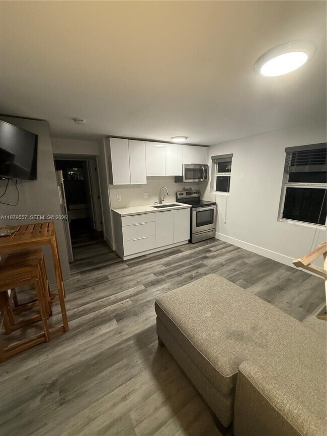 Building Photo - 2020 Washington St