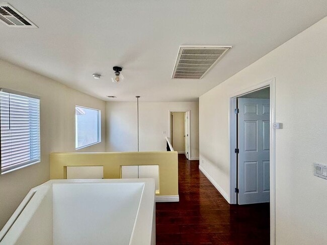 Building Photo - Two-story single-family home