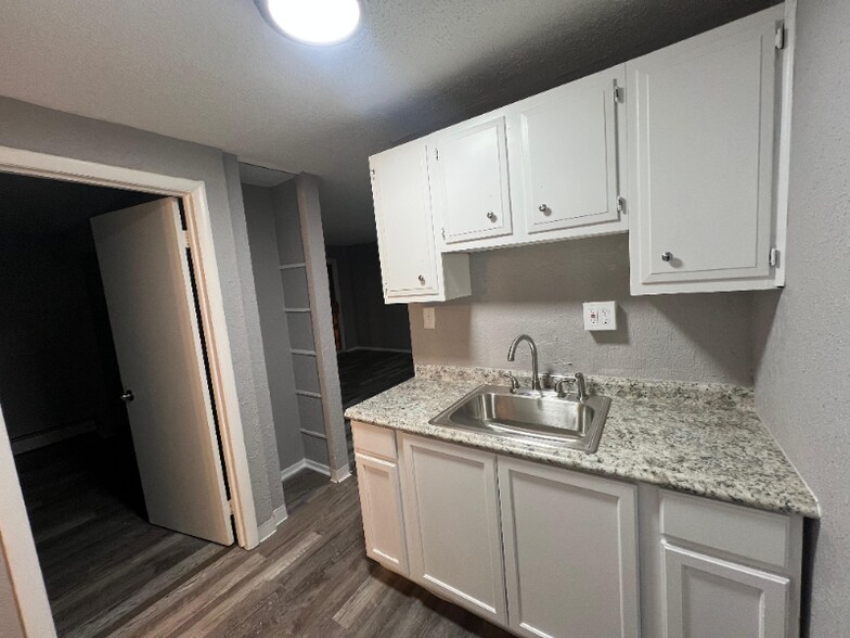 Building Photo - 13420 Euclid Ave