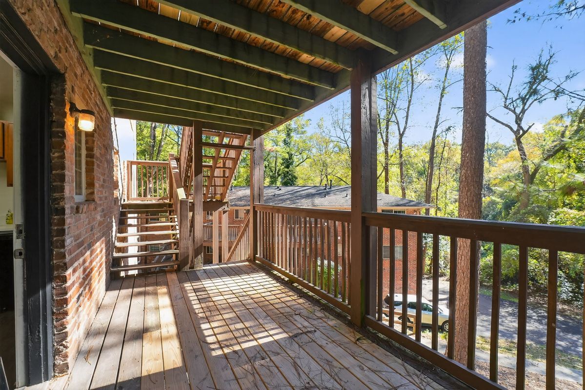 Building Photo - 2516 Peachwood Cir NE