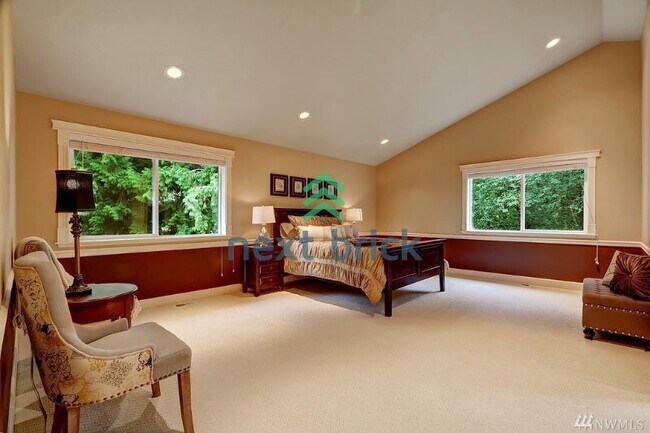 Building Photo - Rare opportunity!! Spacious 3 Bedroom Sammamish Home with 2 bonus rooms, RV Parking & Huge Backyard!