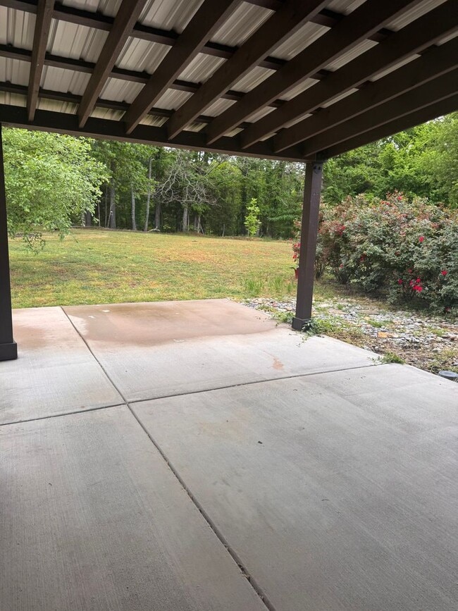 Building Photo - Beautiful 3 Bedroom, 2 Bath Home with 2-Car Garage!