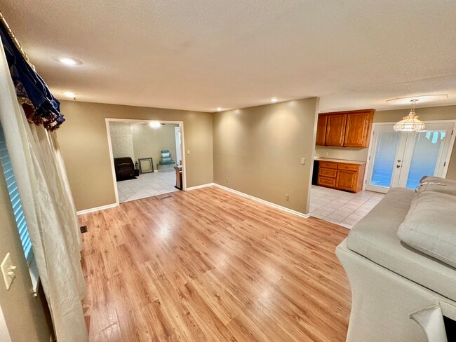 Building Photo - 307 N Union Ave