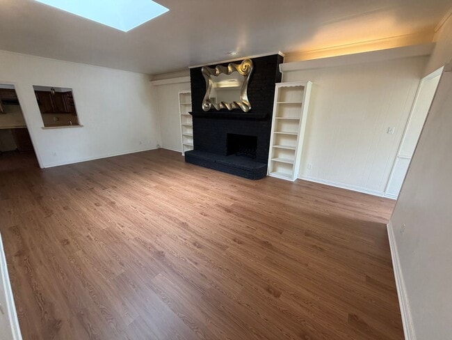 Building Photo - 2418 Guerrero Dr