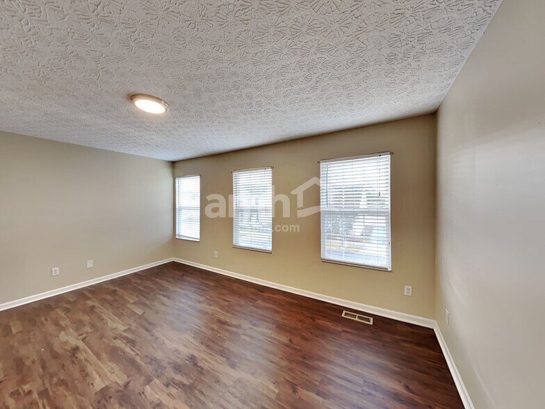 Building Photo - 2490 Delowe St