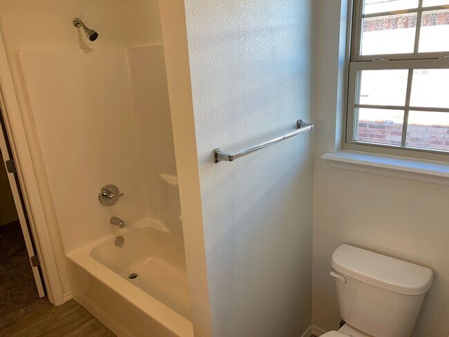 Building Photo - NICE HOME!