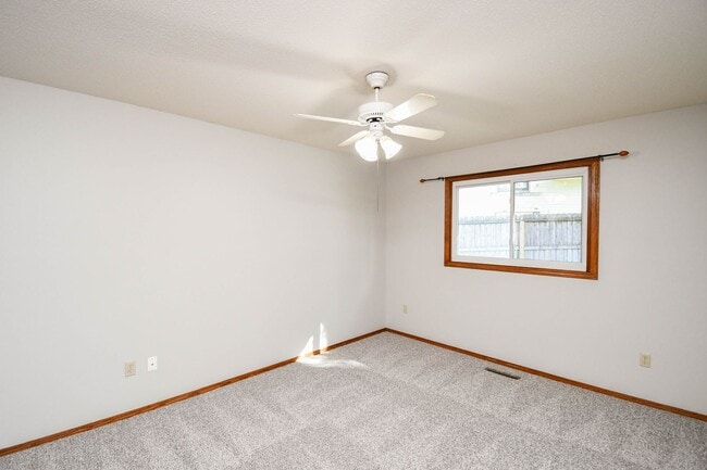 Building Photo - 705 N Montgomery Ct