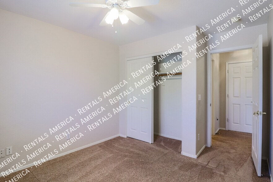 Building Photo - 17547 W Coyote Trail Dr