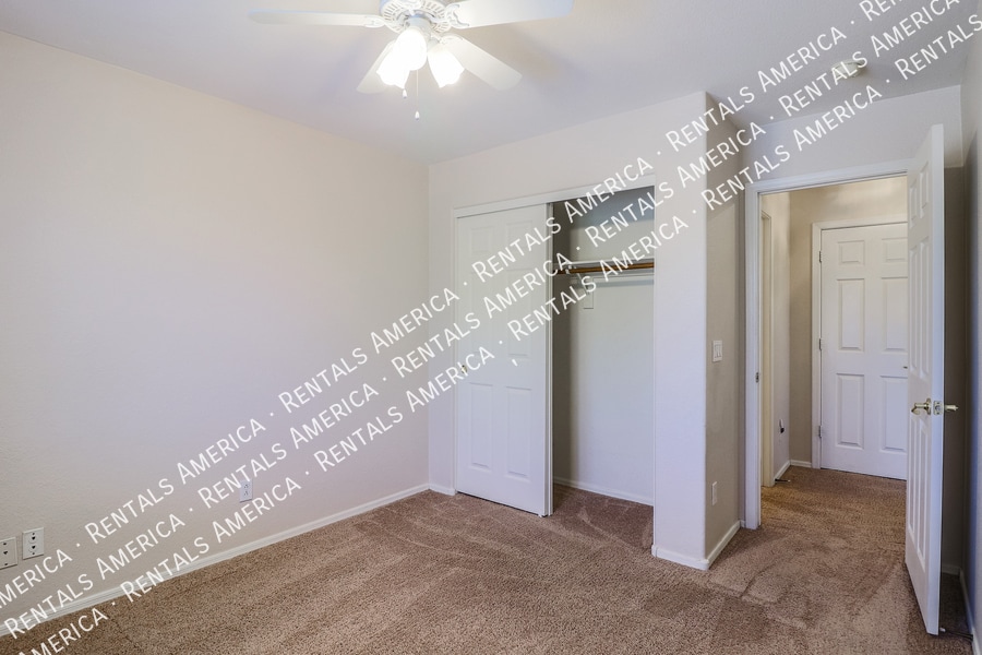 Building Photo - 17547 W Coyote Trail Dr