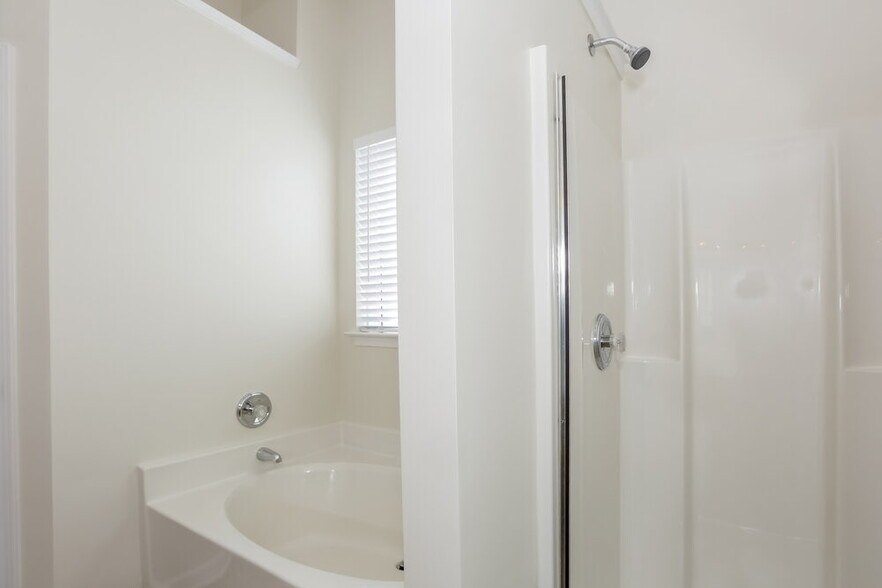 Building Photo - 2722 Forest Grove Ct