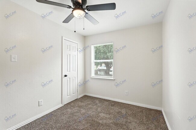 Building Photo - 4425 Central Ln