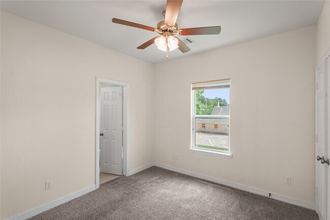 Building Photo - 2407 Ferguson Way
