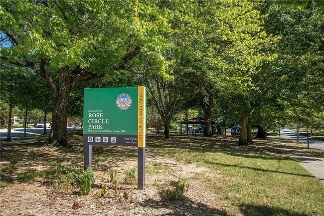 Building Photo - 943 Rose Cir SW