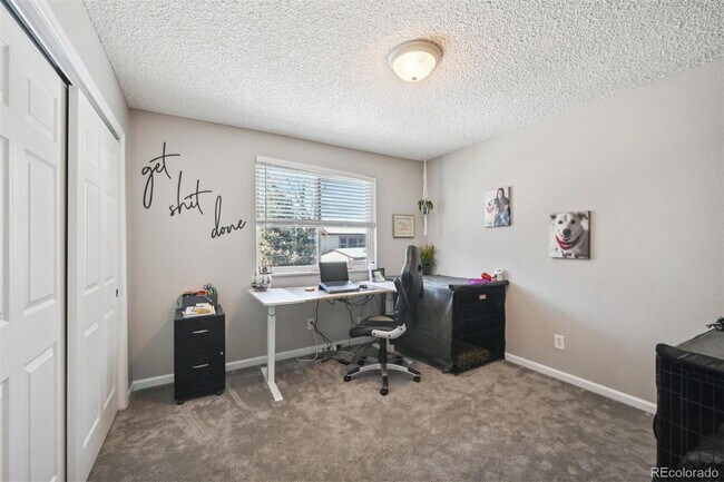 Building Photo - AVAILABLE OCTOBER! Wonderful 3 bed/2 bath ...