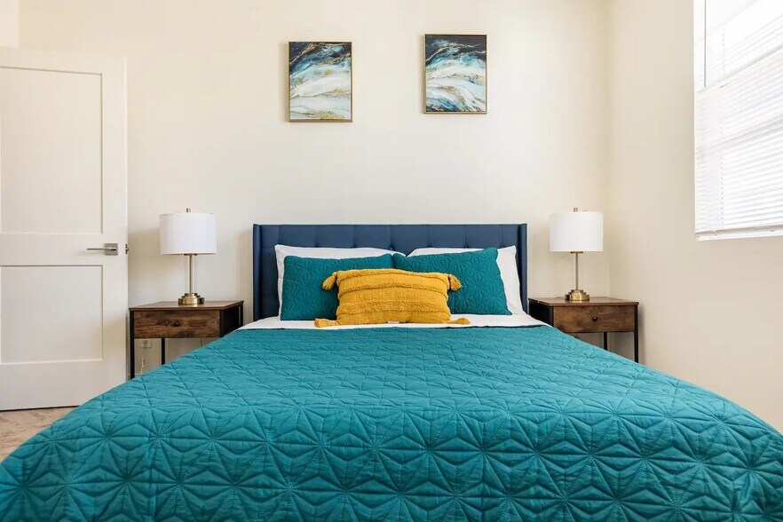 Building Photo - 927 E Mason Ln