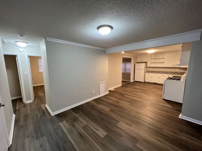 Building Photo - Remodeled 3 Bed Home Near Downtown Raleigh