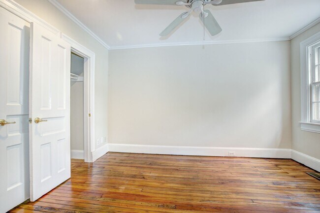 Building Photo - 633 C St NE