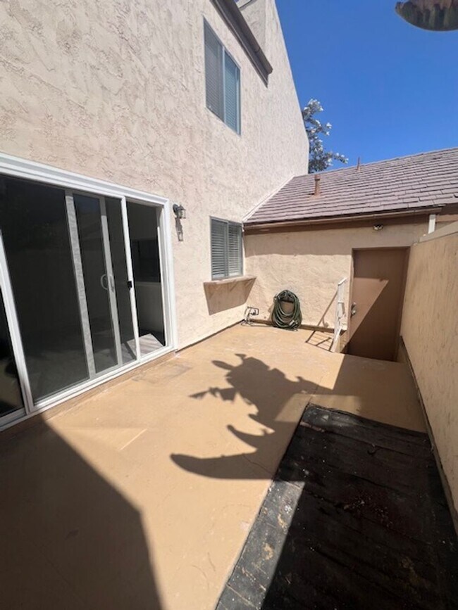 Building Photo - Clairemont Mesa 4 bed/2.5 bath townhouse rental available now!