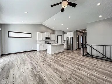 Building Photo - 1855 NE Little Beaver Dr