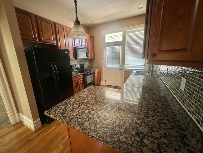 Building Photo - 2 Bedroom Condo in Shaw Available to Rent