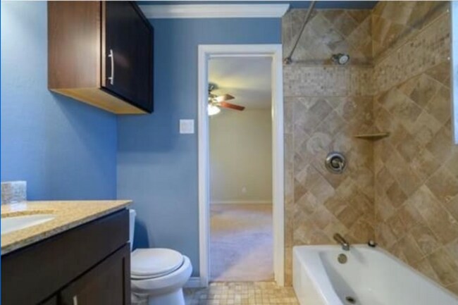 Building Photo - Walk to Campus from This Spacious 3BR/2BA Home