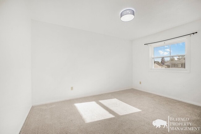 Building Photo - Spacious 6-Bedroom Home with Garden Oasis in Idaho Falls