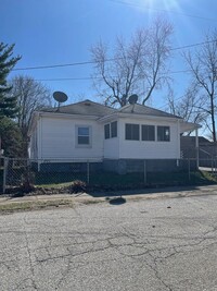 Building Photo - 2107 Central St