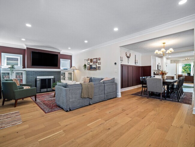 Building Photo - 18031 Larchwood Ave