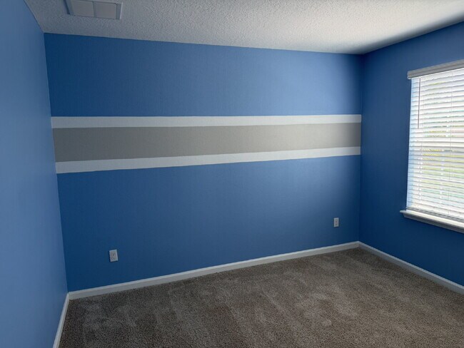 Building Photo - For Rent- Beautiful Home with 4 Bed, 2.5 Bath, PLUS a loft in Northside Jacksonville!