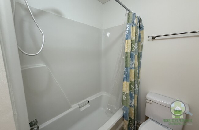 Building Photo - 2071 Howlong Ave