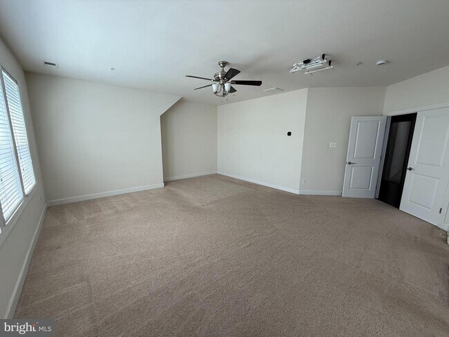 Building Photo - 10905 Fairmont Ln