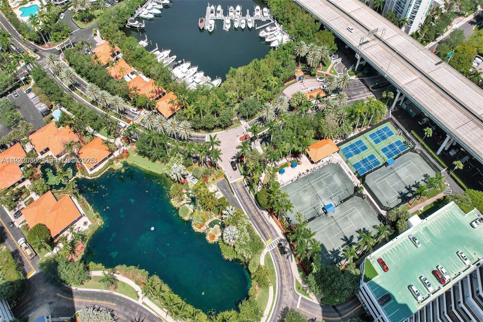 Building Photo - 3500 Mystic Pointe Dr