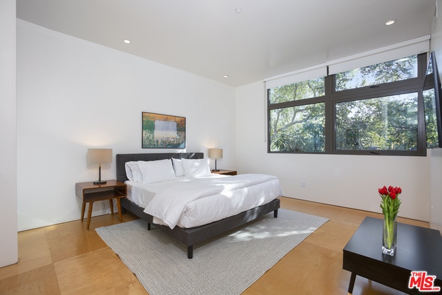 Building Photo - 1849 Fox Hills Dr