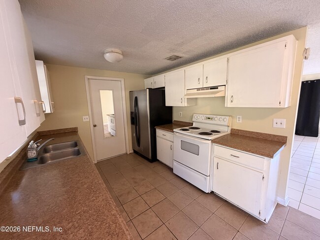 Building Photo - 7045 Prellie St