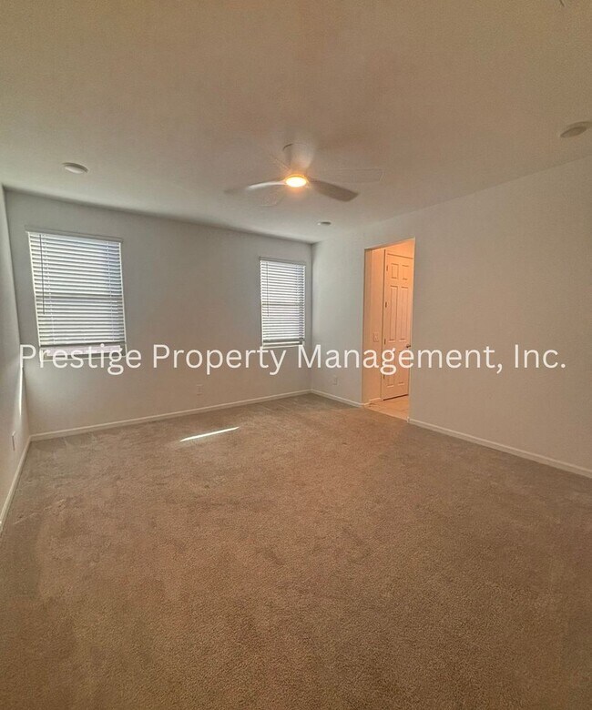 Building Photo - Beautiful 2/2 2-Story West Side Home With ...