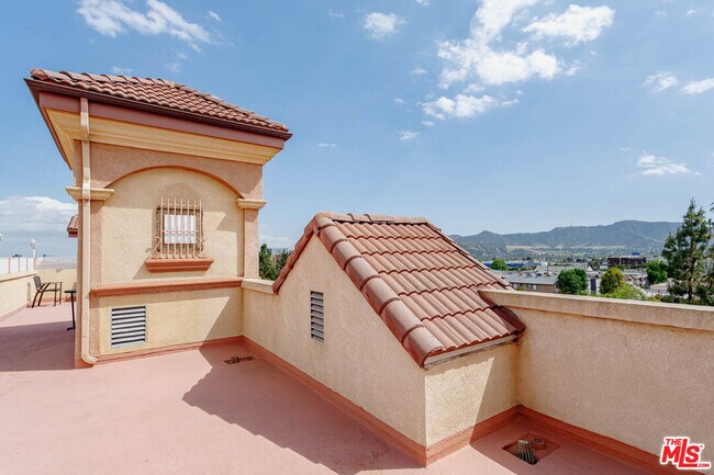 Building Photo - 421 E Santa Anita Ave
