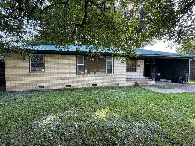 Primary Photo - 1104 S Gee St